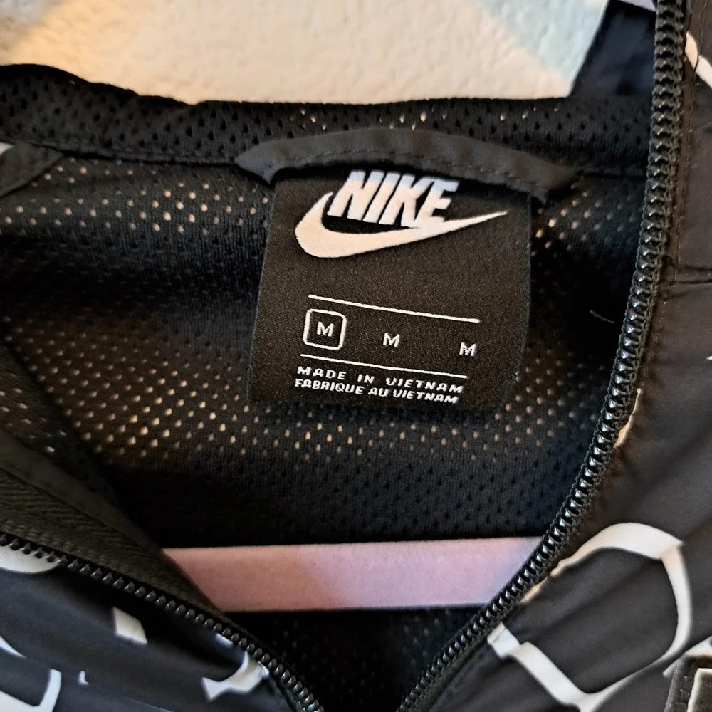 Nike Kids Windrunner Jacket Black Just Do It Graphic Hooded Windbreaker Medium